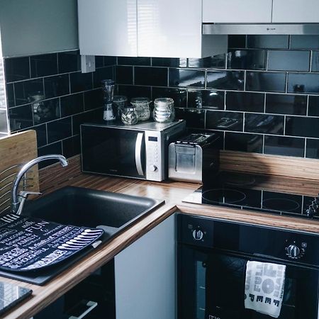 Aaron Wise Apartments Кардиф Екстериор снимка