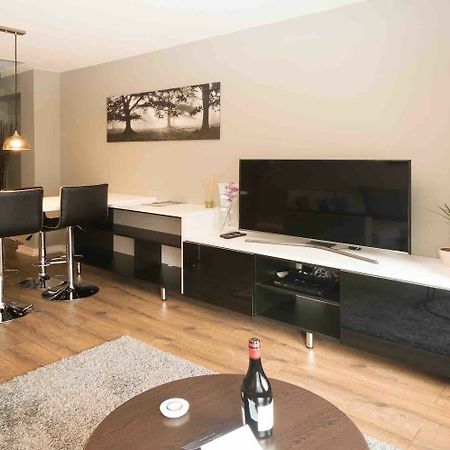 Aaron Wise Apartments Кардиф Екстериор снимка
