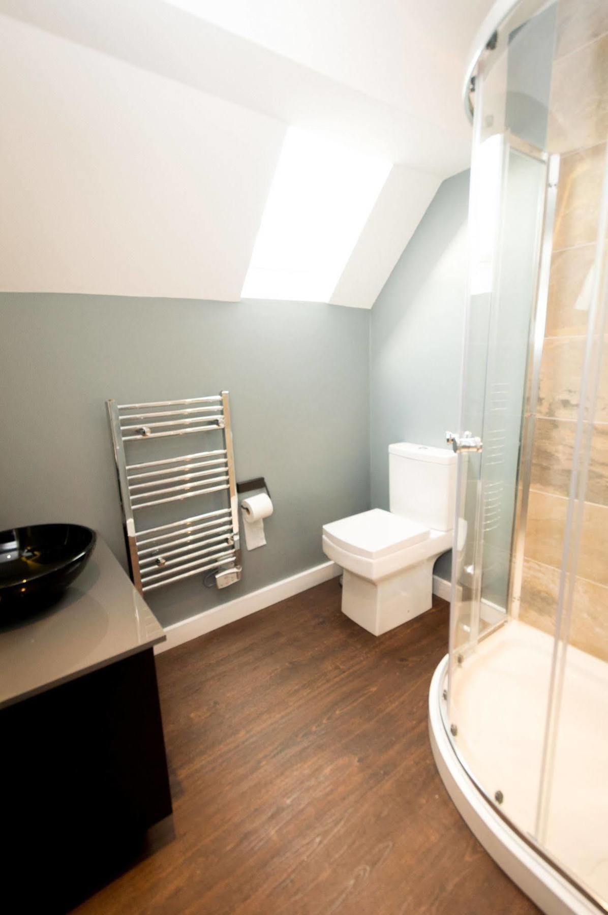 Aaron Wise Apartments Кардиф Екстериор снимка