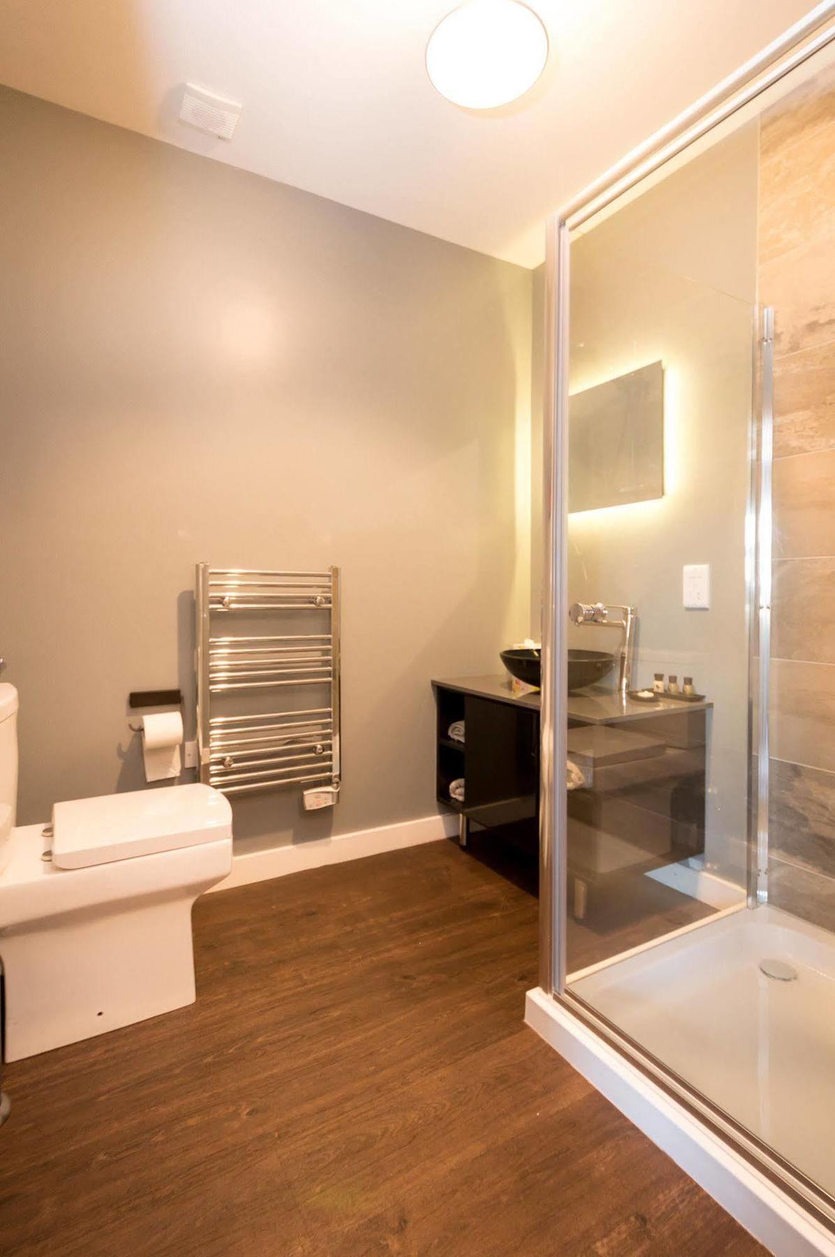 Aaron Wise Apartments Кардиф Екстериор снимка