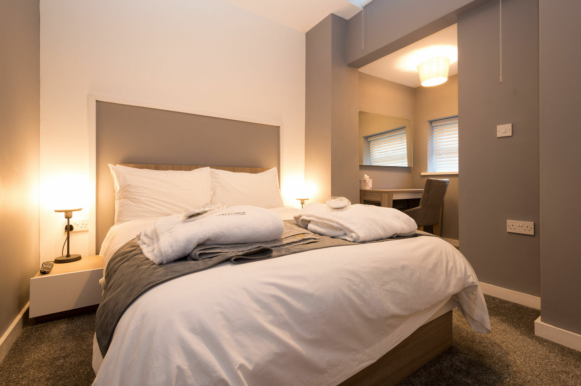 Aaron Wise Apartments Кардиф Екстериор снимка