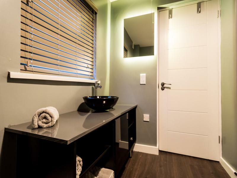 Aaron Wise Apartments Кардиф Екстериор снимка